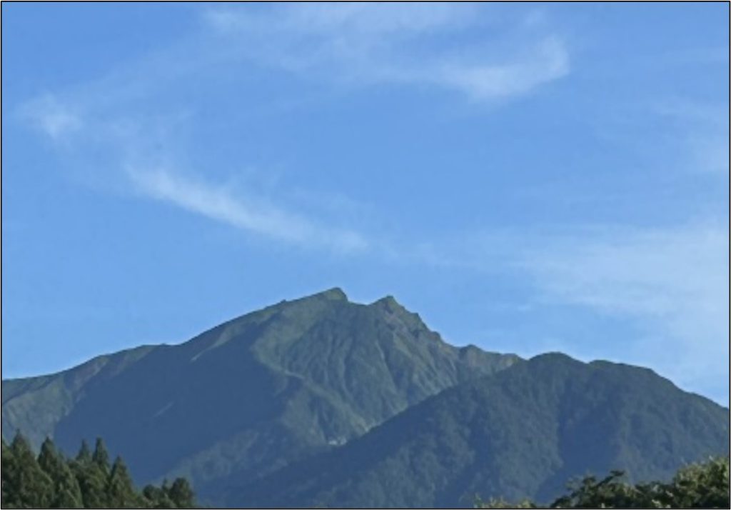 晴れた空と谷川岳